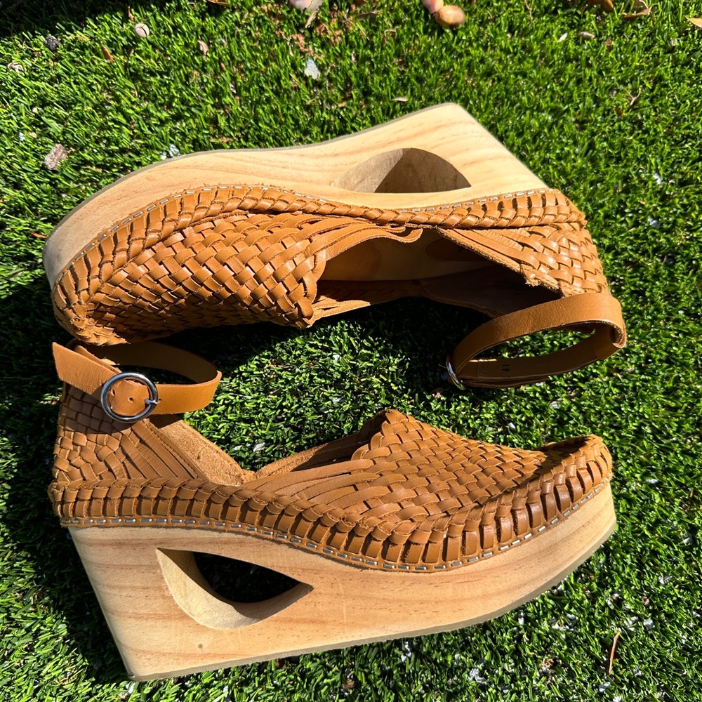 Free People Camel leather closed toe clog size 41